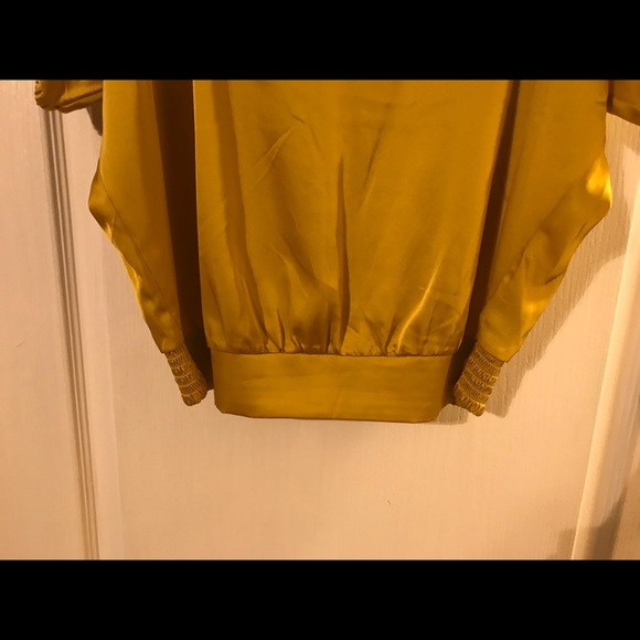 Express gold top with cute detailing in size XS - Picture 5 of 6